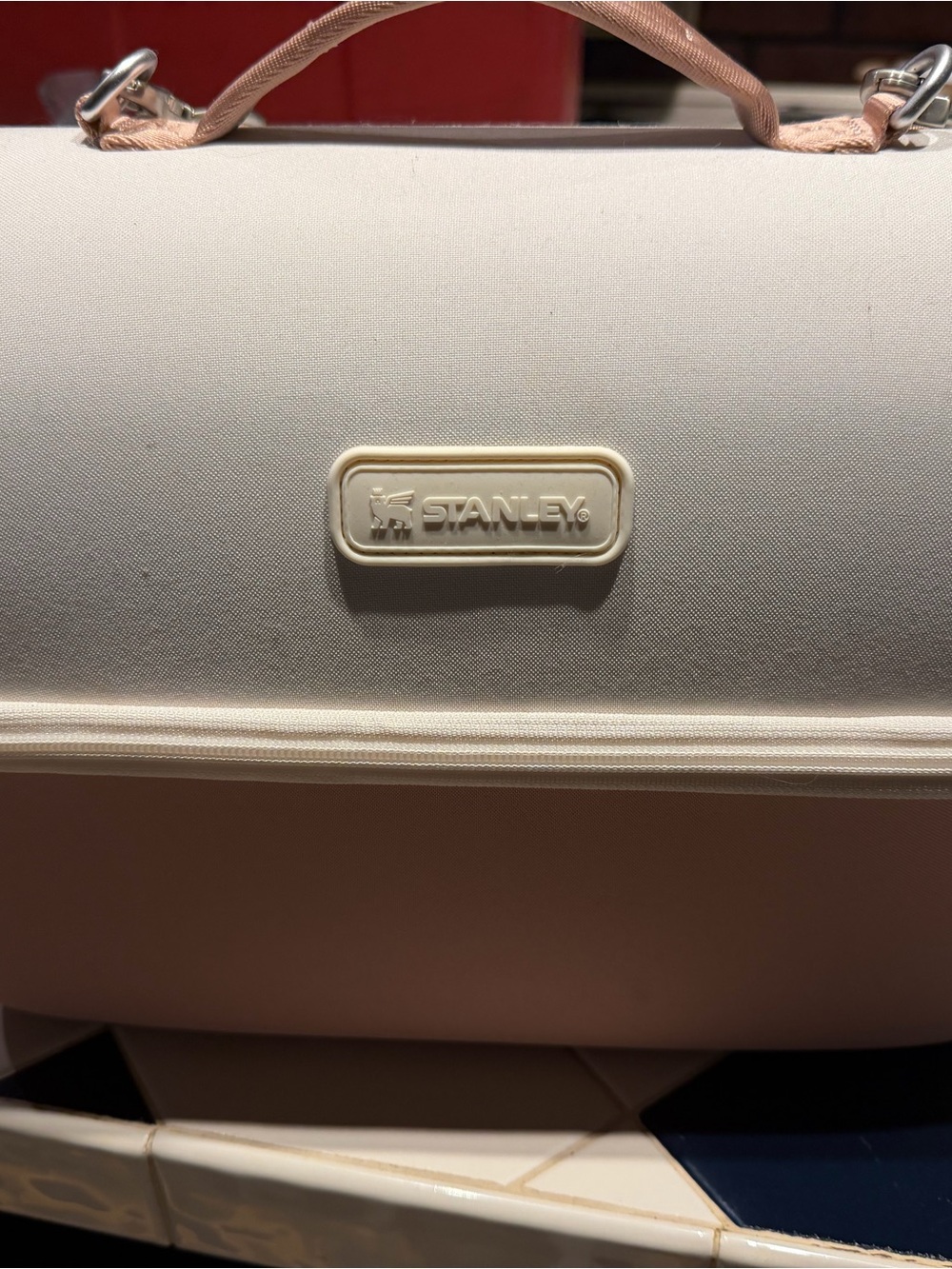 Stanley Pink and White Lunch Case with Top Handle - Picture 8 of 8